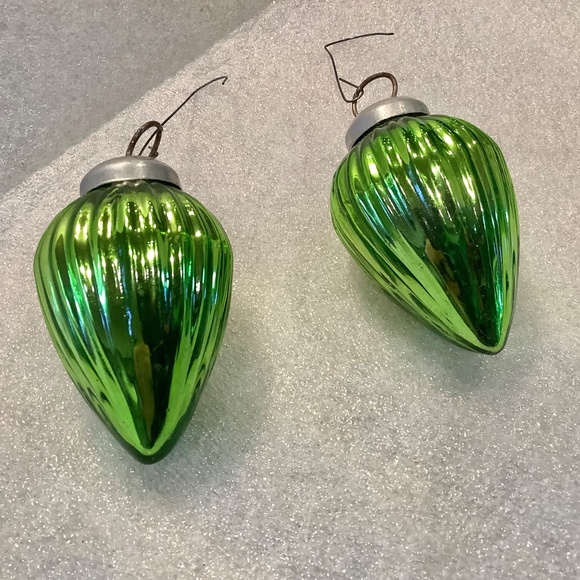 Vintage Christmas Ornaments Green Glass Ribbed Pine Cone Teardrop Set of 2 - Picture 2 of 6